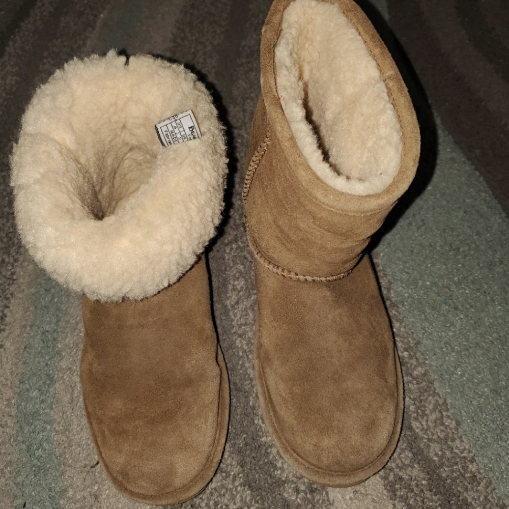 Girls Bearpaw boots